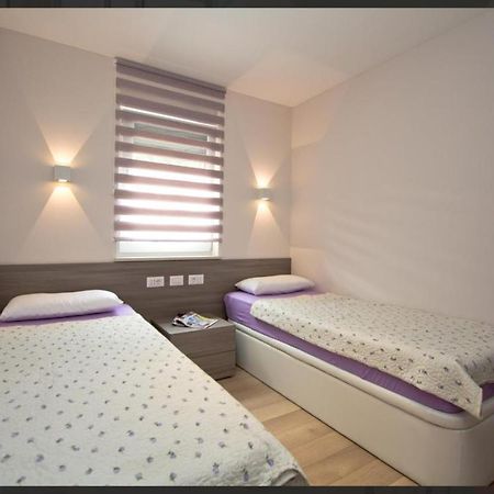 Adria Apartments Porec Bagian luar foto