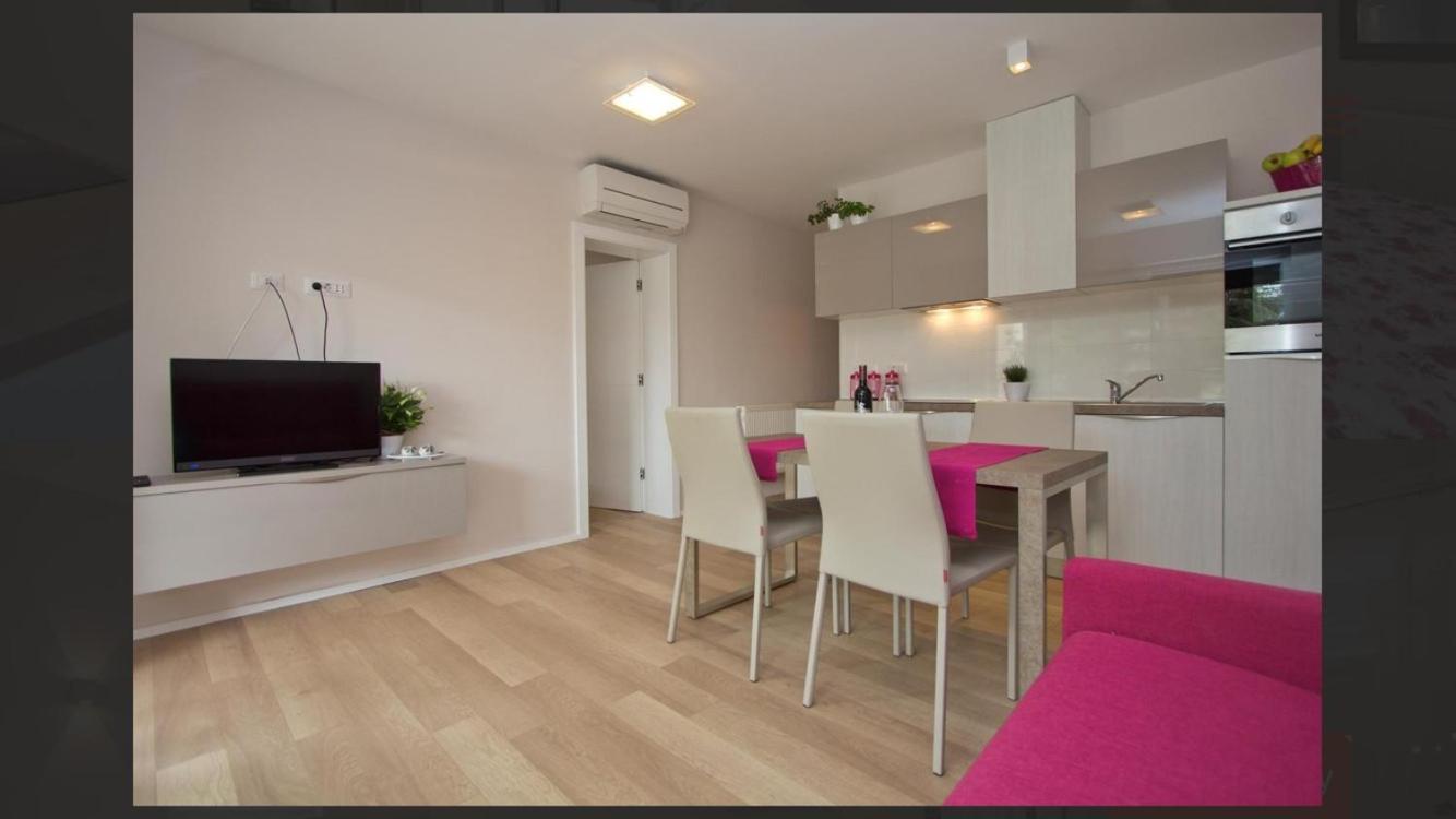 Adria Apartments Porec Bagian luar foto