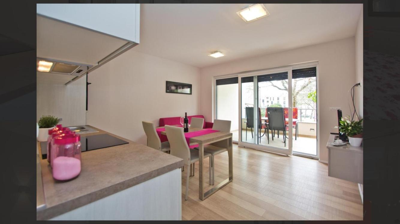 Adria Apartments Porec Bagian luar foto