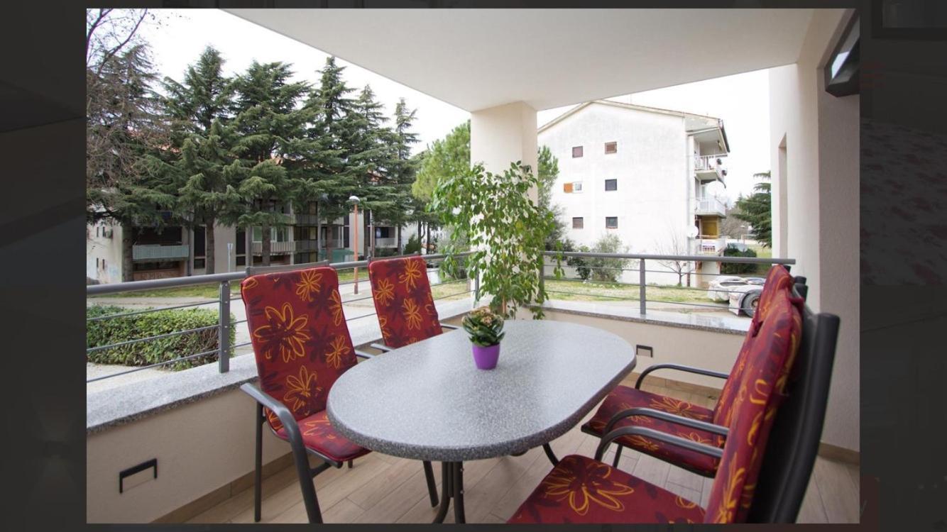 Adria Apartments Porec Bagian luar foto